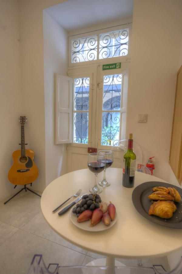 Cute And Modern Duplex Apartment In Ideal Location Rcas1-1 Валета Екстериор снимка